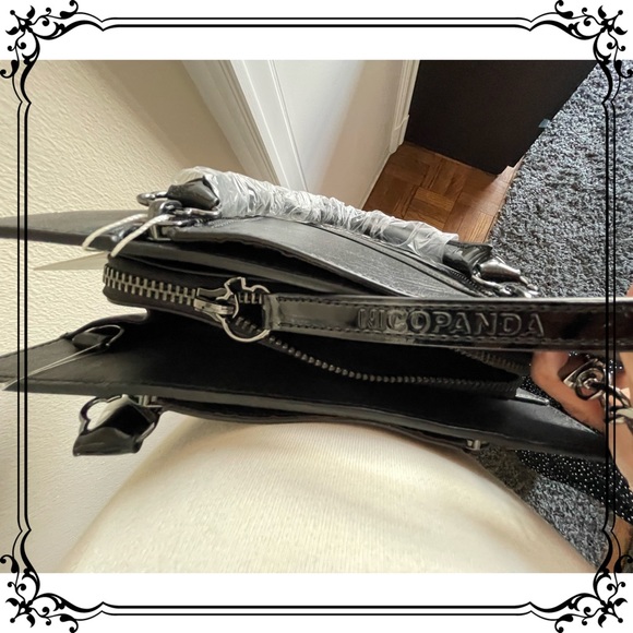 Rare find NicoPanda mini tote in leather and patent accents w shoulder chain - Picture 7 of 10